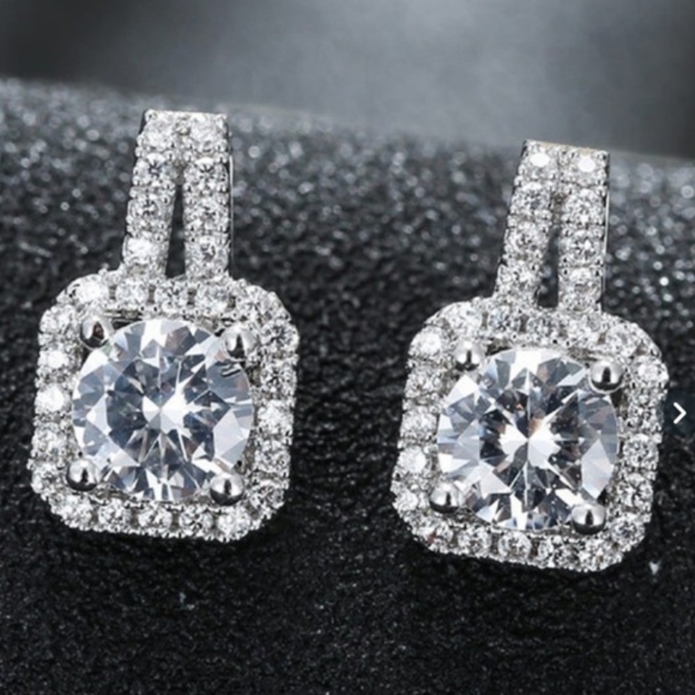 Elegant 925 Silver Stud Earrings White Sapphire